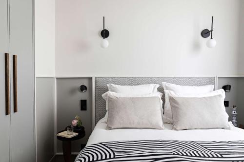 Family Room with Connection Rooms - Non - Smoking del hotel Best Western Premier The Blake Paris Gare Saint Lazare. Foto 3