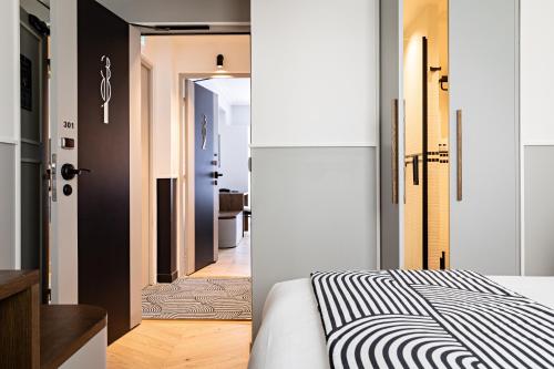 Family Room with Connection Rooms - Non - Smoking del hotel Best Western Premier The Blake Paris Gare Saint Lazare. Foto 4