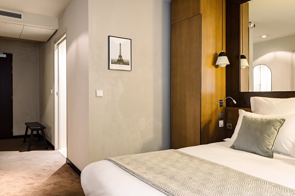 Habitación estándar, 1 cama doble, accesible para personas con discapacidad del hotel Holiday Inn Paris Palais De L'elyse, An Ihg Hotel. Foto 1