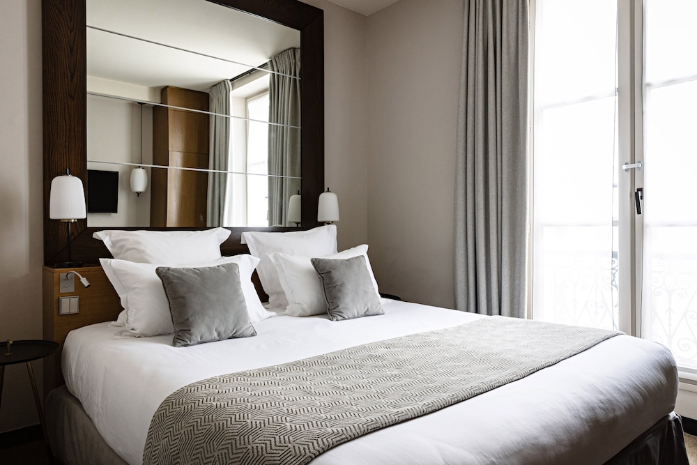 Habitación estándar, 1 cama de matrimonio grande del hotel Holiday Inn Paris Palais De L'elyse, An Ihg Hotel