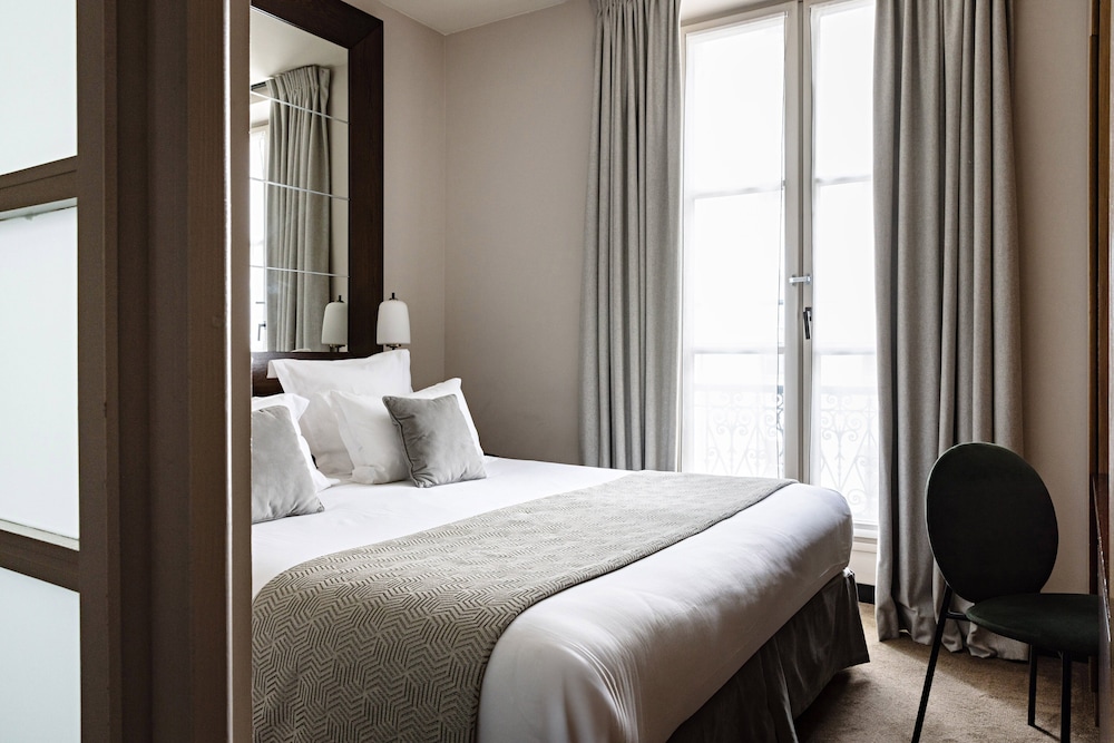 Habitación estándar, 1 cama de matrimonio grande del hotel Holiday Inn Paris Palais De L'elyse, An Ihg Hotel. Foto 2