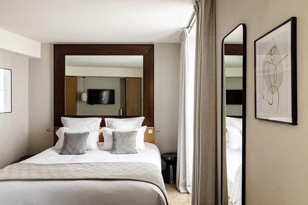 Habitación Premium, 1 cama de matrimonio grande del hotel Holiday Inn Paris Palais De L'elyse, An Ihg Hotel