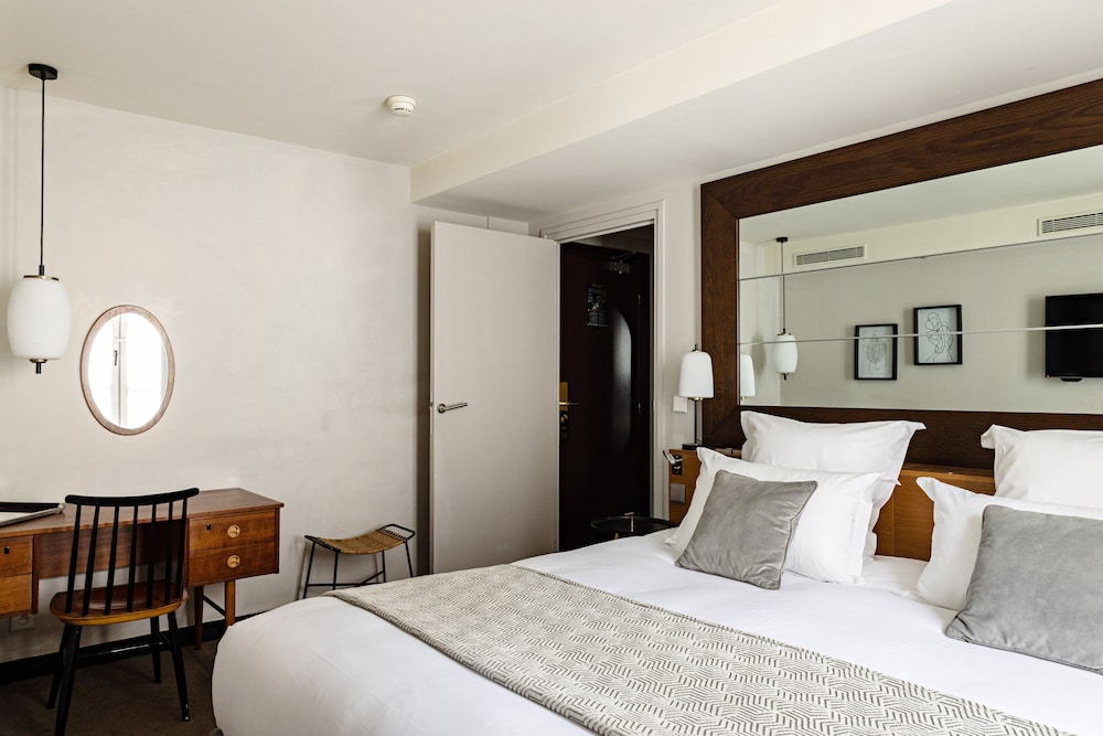 Habitación Premium, 1 cama de matrimonio grande del hotel Holiday Inn Paris Palais De L'elyse, An Ihg Hotel. Foto 2