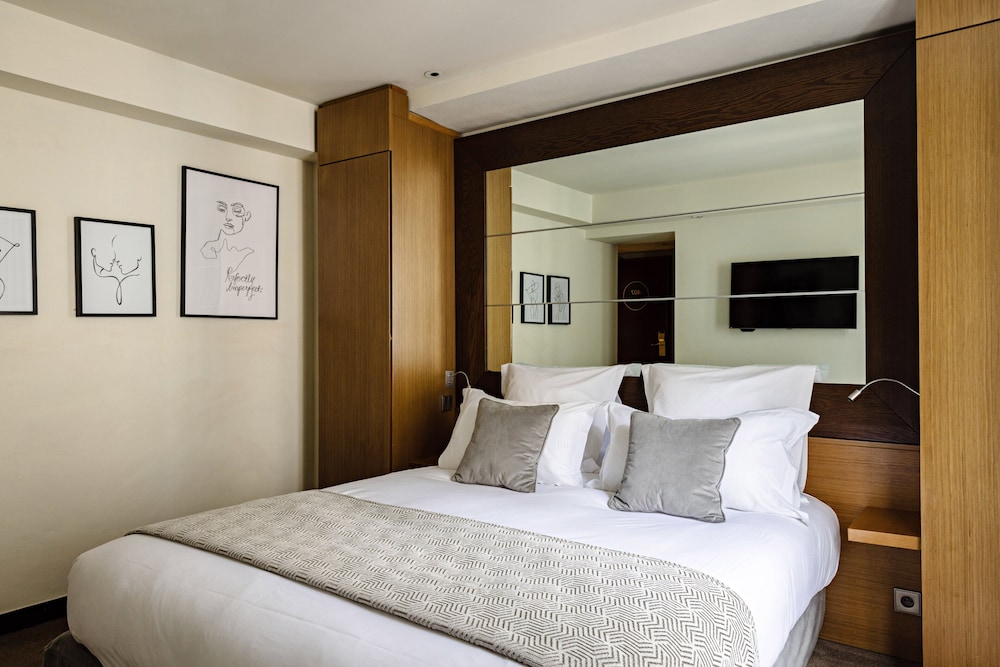 Habitación estándar, 1 cama de matrimonio del hotel Holiday Inn Paris Palais De L'elyse, An Ihg Hotel