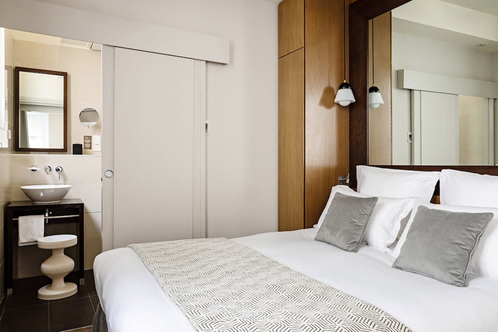 Habitación estándar, 1 cama de matrimonio del hotel Holiday Inn Paris Palais De L'elyse, An Ihg Hotel. Foto 1