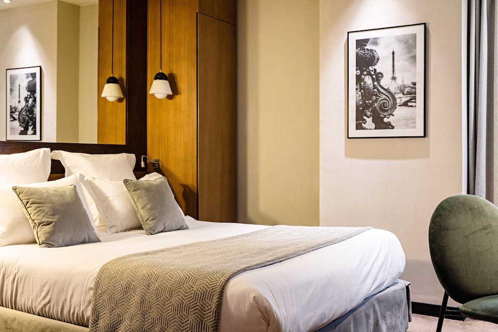 Habitación estándar, 1 cama doble, accesible para personas con discapacidad del hotel Holiday Inn Paris Palais De L'elyse, An Ihg Hotel. Foto 3