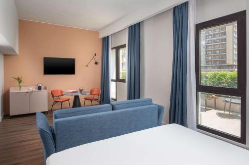 Suite Junior con terraza y cama supletoria del hotel Nh Catania Centro. Foto 1