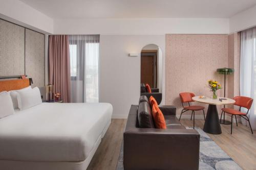 Habitación familiar contigua con cama supletoria (3AD+2CH) del hotel Nh Catania Centro