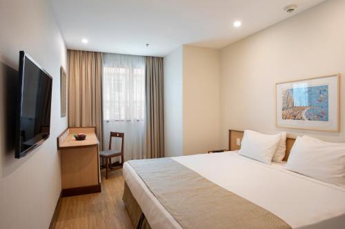 Habitación Doble Superior con cama doble del hotel Windsor Plaza Copacabana. Foto 2