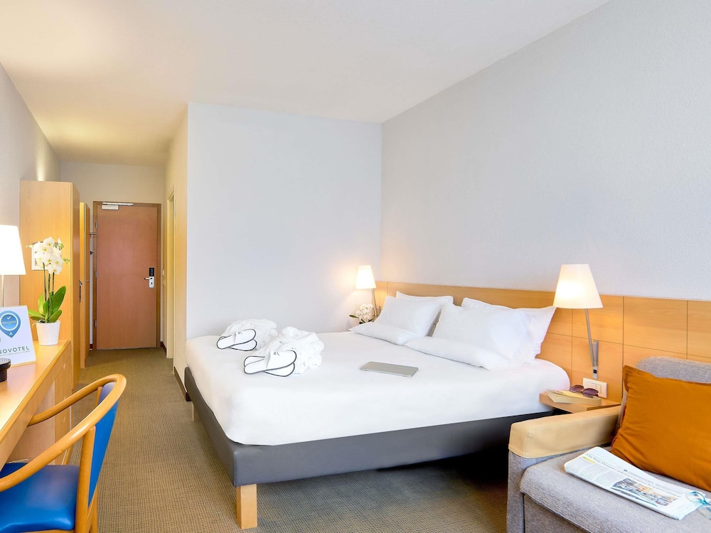 Habitación Executive con 1 cama queen size y sofá francés del hotel Novotel Torino Corso Giulio Cesare