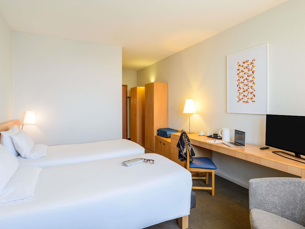 Habitación Standard con 2 camas individuales del hotel Novotel Torino Corso Giulio Cesare. Foto 3