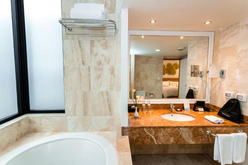 Suite Junior Executive The Level del hotel Melia Lima. Foto 2
