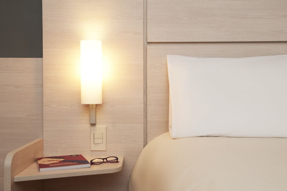 Habitación estándar, 2 camas individuales del hotel Ibis Montevideo Rambla. Foto 1