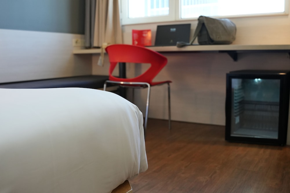 Habitación estándar, 2 camas individuales del hotel Ibis Montevideo Rambla. Foto 3