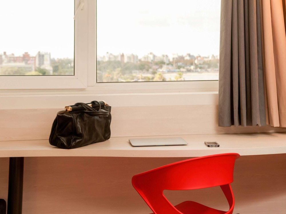 Habitación estándar, 2 camas individuales del hotel Ibis Montevideo Rambla. Foto 8