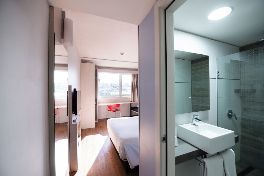 Habitación estándar, 1 cama doble del hotel Ibis Montevideo Rambla. Foto 2