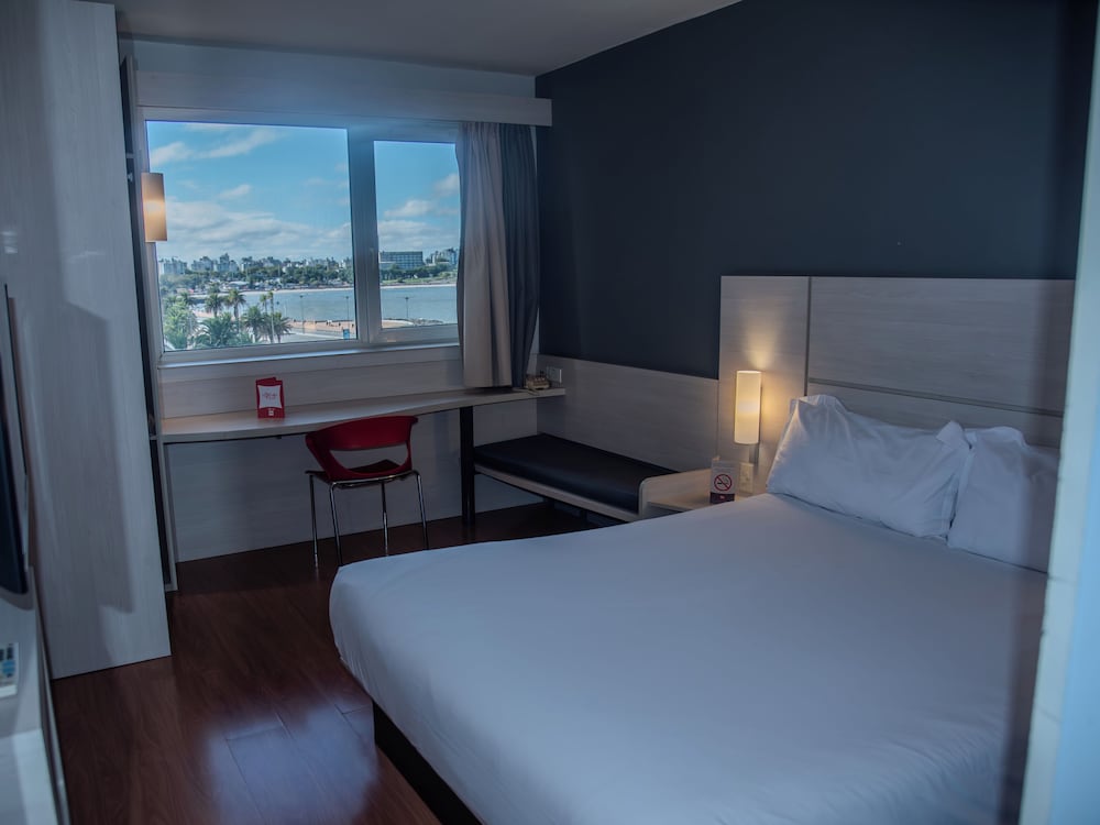 Habitación estándar, 1 cama doble del hotel Ibis Montevideo Rambla. Foto 4