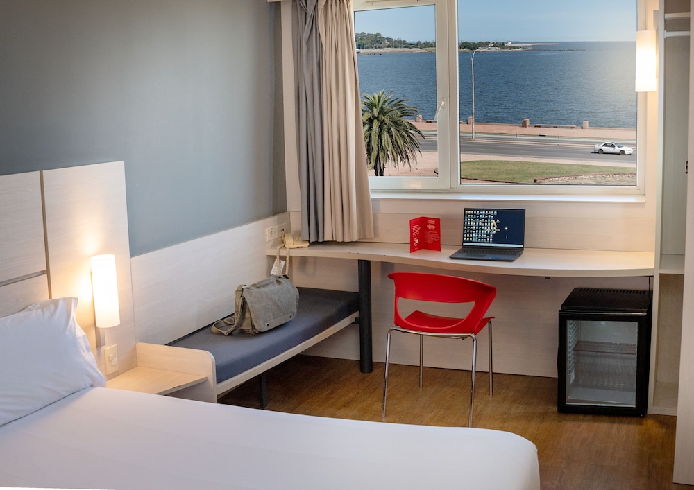 Habitación estándar, 1 cama doble del hotel Ibis Montevideo Rambla. Foto 6