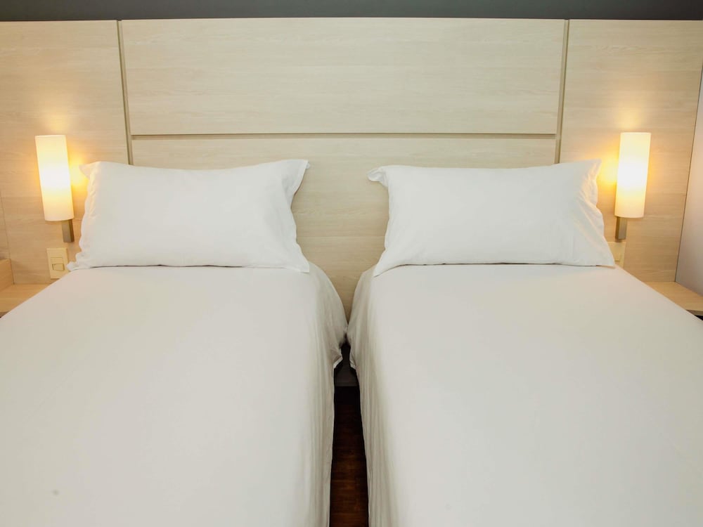 Habitación estándar, 3 camas individuales del hotel Ibis Montevideo Rambla