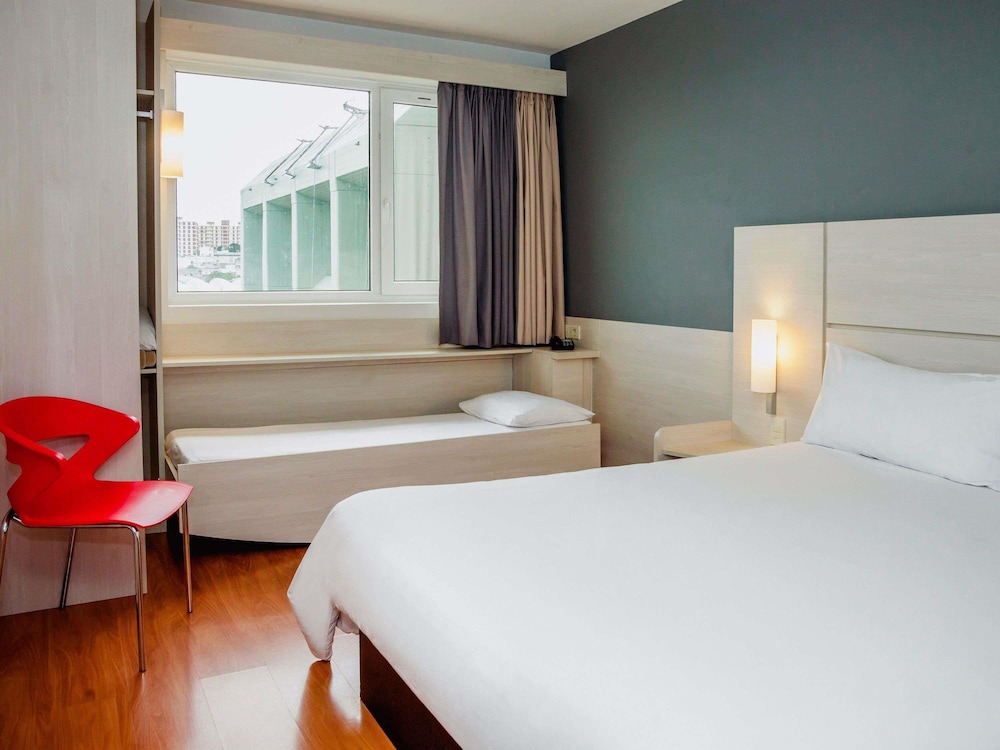 Habitación estándar (1 Double Bed and 1 Bed for children) del hotel Ibis Montevideo Rambla