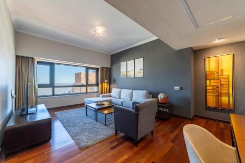 Suite Premium - Cama extragrande del hotel Radisson Montevideo Victoria Plaza. Foto 1