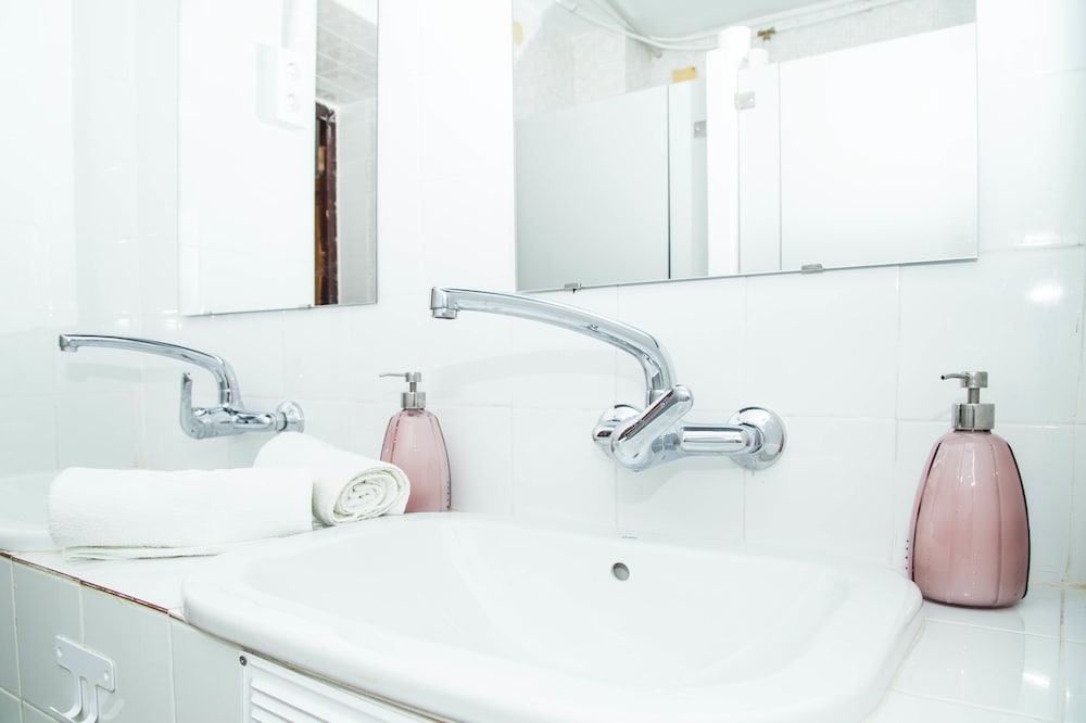 Habitación doble, 1 cama doble, baño privado del hotel One Catedral. Foto 1