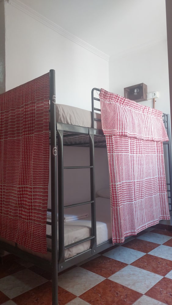 1 cama en habitación compartida mixta de 6 camas del hotel One Catedral