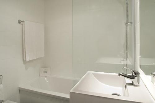 Habitación Doble Superior con balcón del hotel Cliphotel. Foto 3