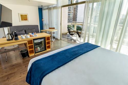 Suite con balcón del hotel Nacional Inn Jaragua São Paulo. Foto 3