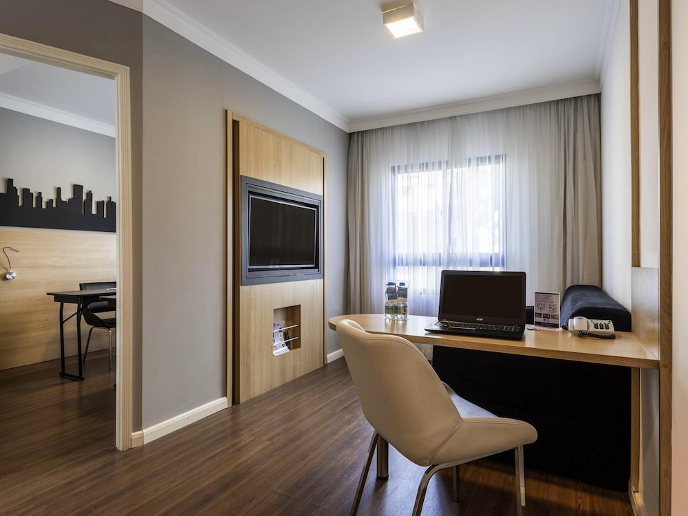 Habitación estándar con 2 camas individuales, 2 camas individuales del hotel Mercure Sao Paulo Pinheiros. Foto 6