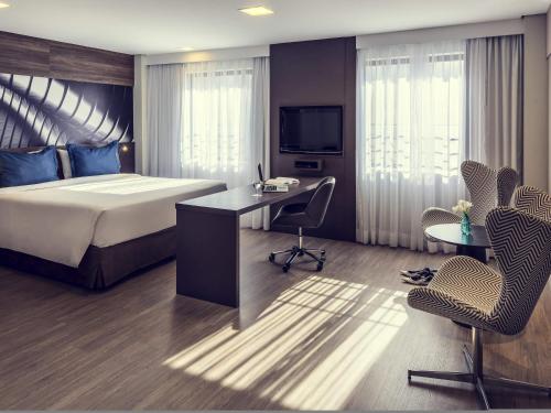 Habitación Superior con cama king size en la torre 1 del hotel Mercure Sao Paulo Moema Times Square. Foto 5