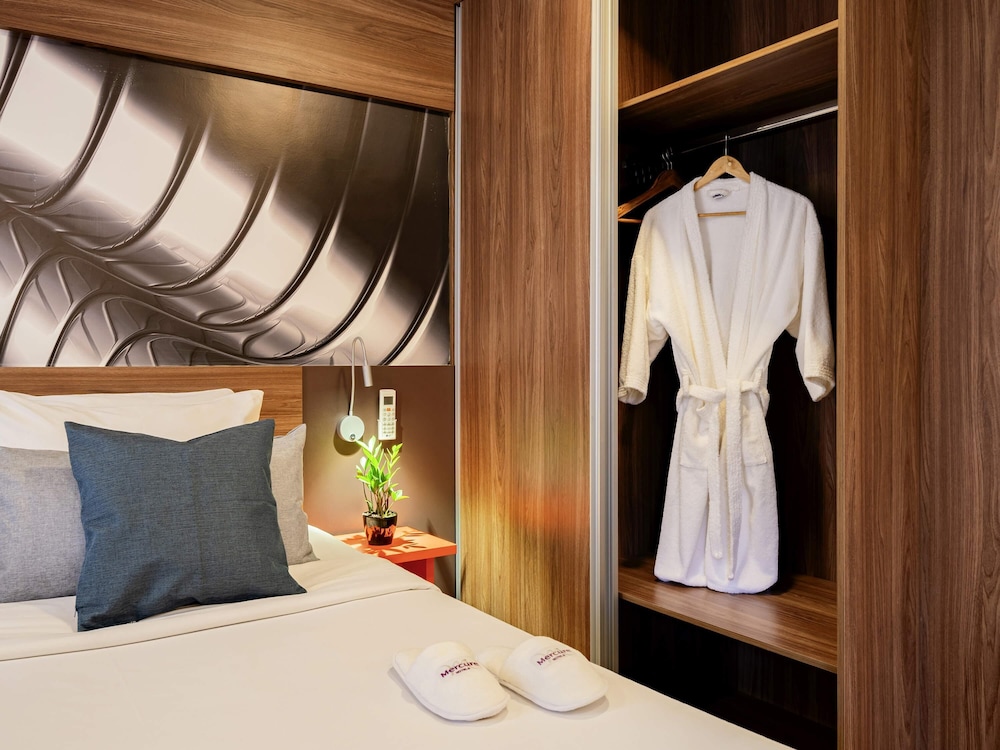 Habitación Privilege con cama king size en la torre 1 del hotel Mercure Sao Paulo Moema Times Square. Foto 5