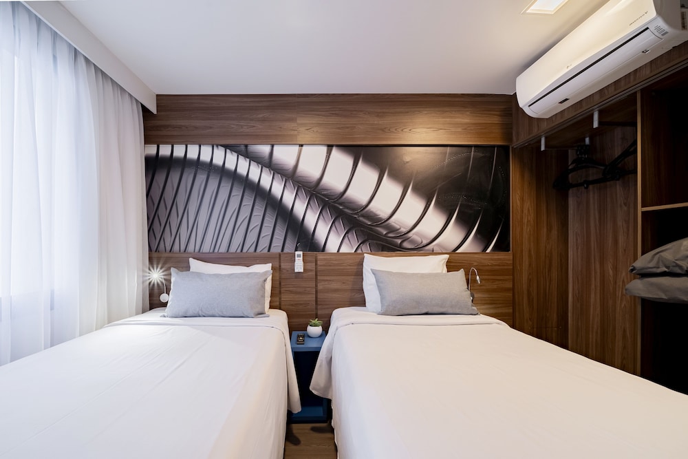 Suite Junior con 1 cama king size o 2 camas individuales en la torre 1 del hotel Mercure Sao Paulo Moema Times Square