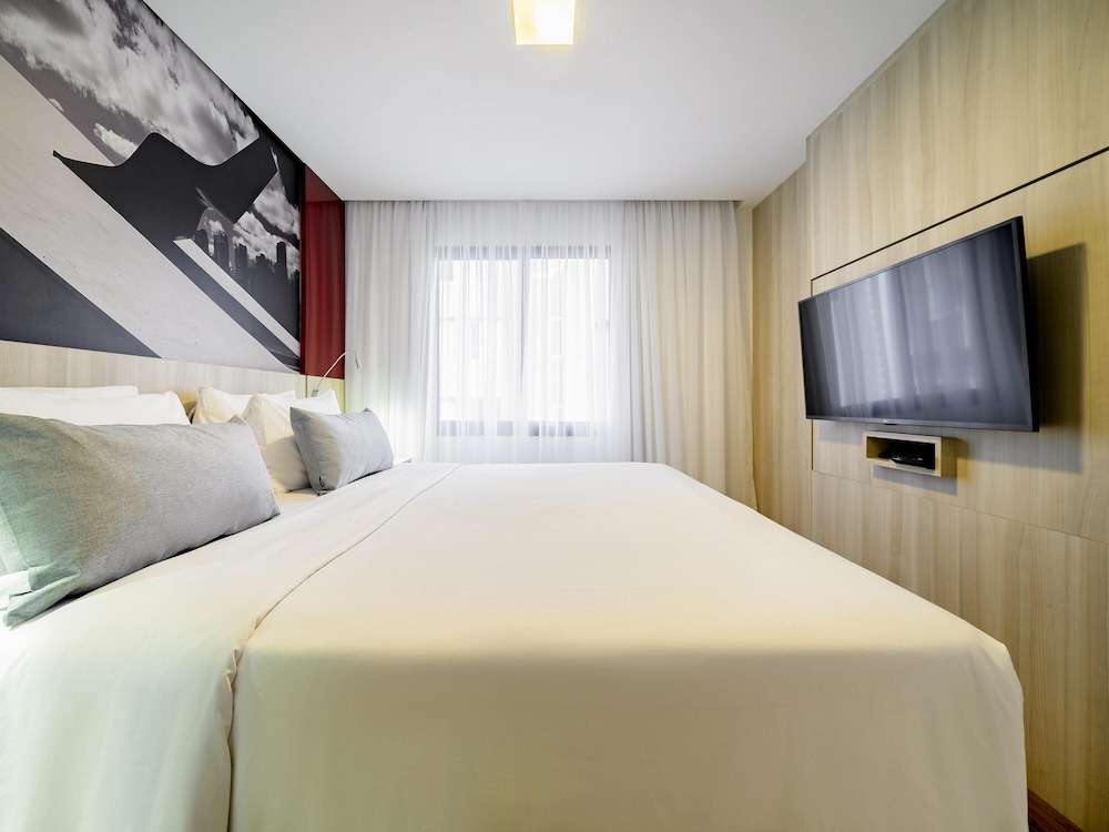 Apartamento Comfort con cama king size y cocina equipada en la torre 2 del hotel Mercure Sao Paulo Moema Times Square
