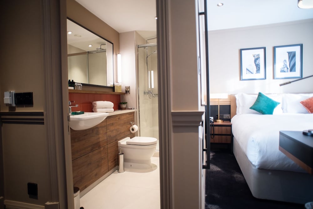 Habitación clásica doble, 1 cama de matrimonio grande del hotel Counting House. Foto 10