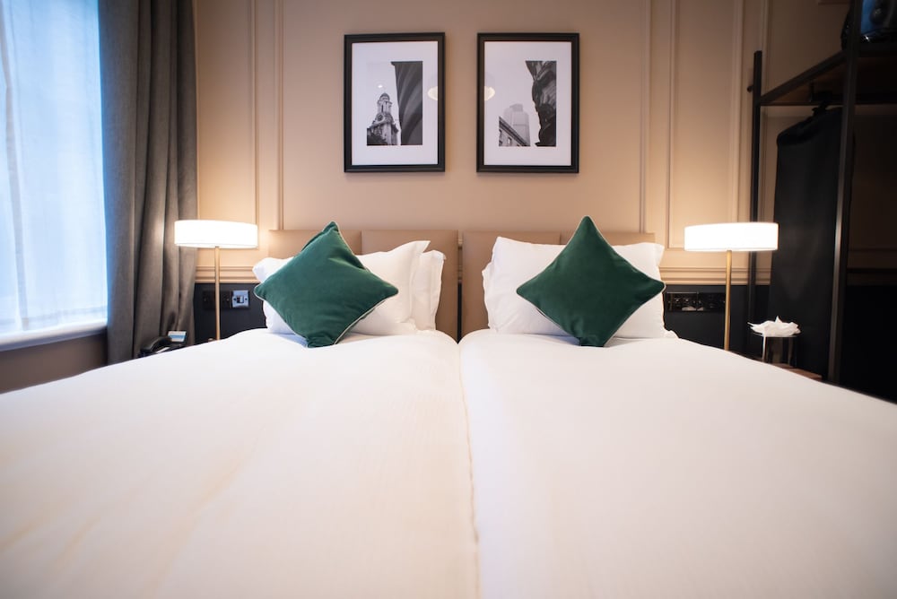 Habitación clásica con 1 cama doble o 2 individuales del hotel Counting House. Foto 3