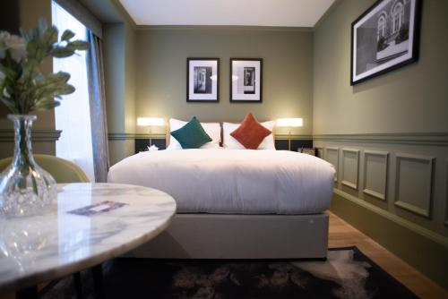 Habitación Deluxe con cama extragrande del hotel Counting House. Foto 8