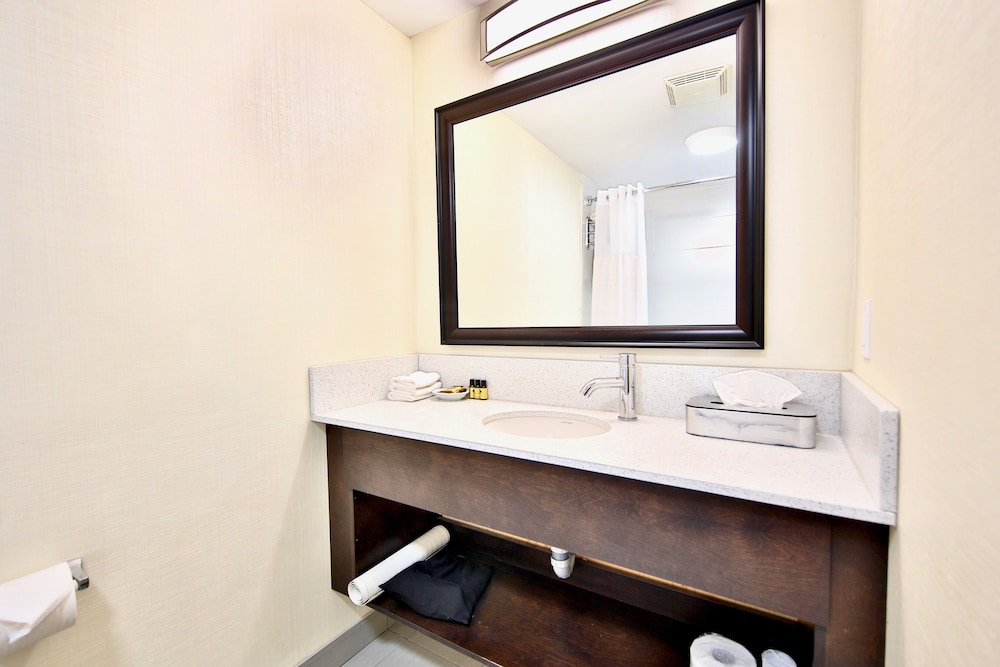 Habitación estándar, 2 camas de matrimonio, no fumadores del hotel Best Western Plus Montreal Downtown-hotel Europa. Foto 3