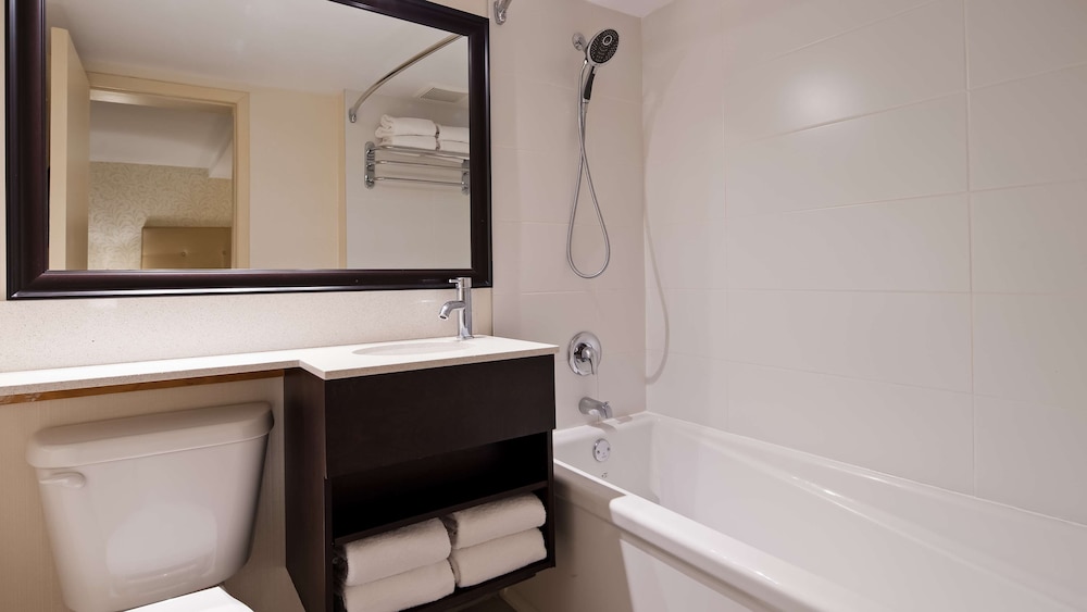 Habitación estándar, 2 camas de matrimonio, no fumadores del hotel Best Western Plus Montreal Downtown-hotel Europa. Foto 4
