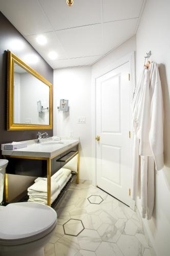 Habitación Doble Corporate con cama grande del hotel Clarendon. Foto 2