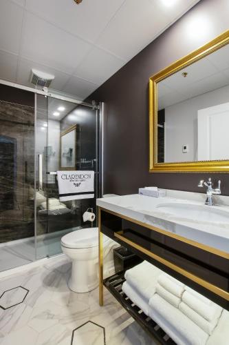 Habitación Doble Corporate con cama grande del hotel Clarendon. Foto 3