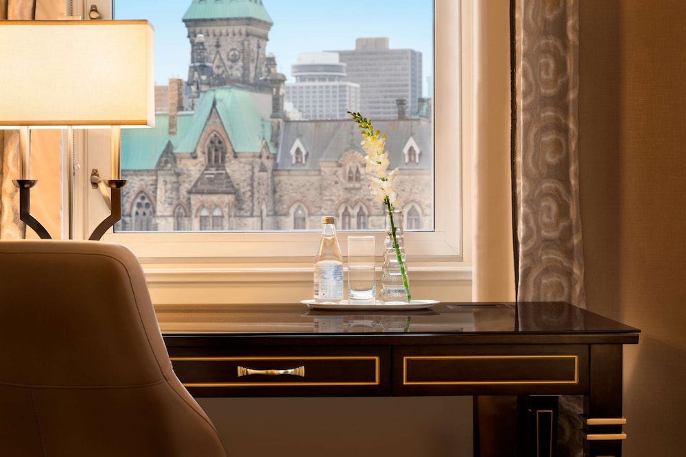 Habitación, 1 cama de matrimonio grande (Fairmont Room) del hotel Fairmont Chateau Laurier. Foto 4