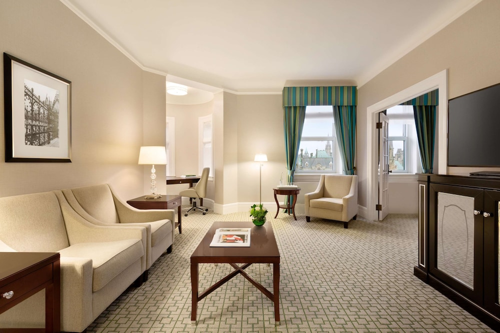 Suite, 1 cama de matrimonio grande, no fumadores, en esquina del hotel Fairmont Chateau Laurier