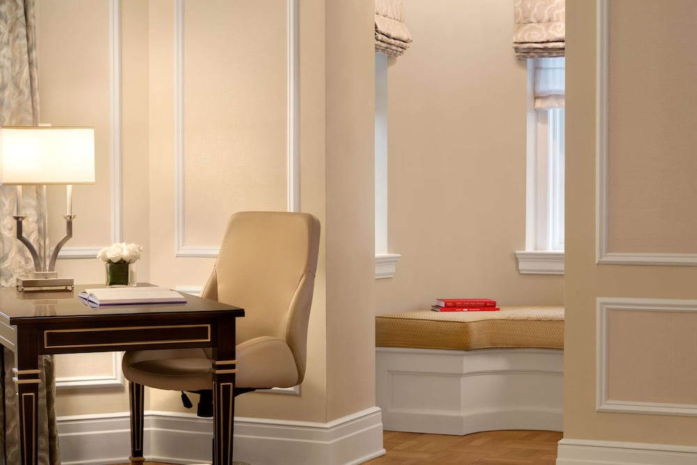 Suite ejecutiva, 1 cama de matrimonio grande del hotel Fairmont Chateau Laurier. Foto 3