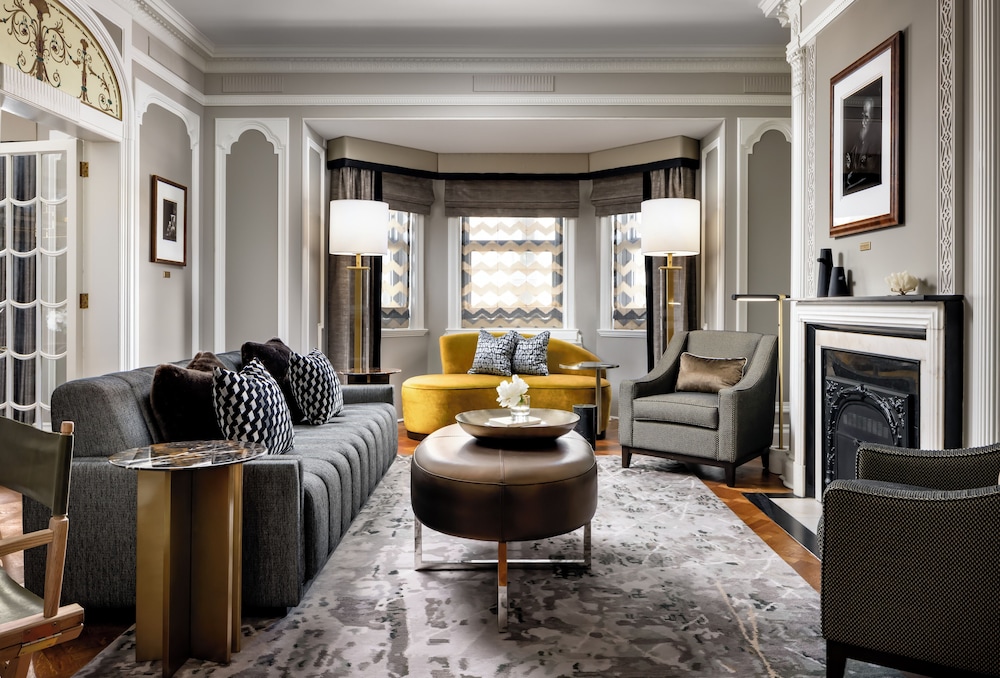 Suite presidencial, 1 cama de matrimonio grande del hotel Fairmont Chateau Laurier. Foto 1