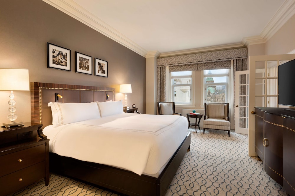 Fairmont Gold, Habitación, 1 cama de matrimonio grande del hotel Fairmont Chateau Laurier. Foto 1