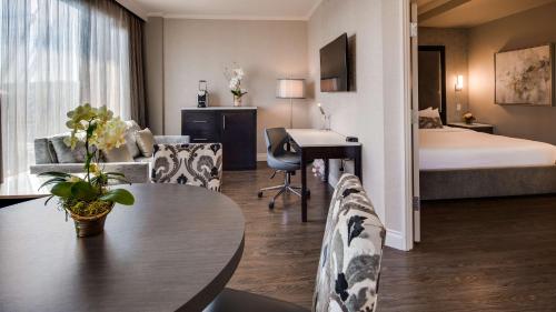 Suite con cama extragrande y sofá cama - No fumadores del hotel Georgian Court Hotel