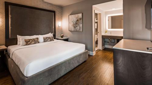 Suite con cama extragrande y sofá cama - No fumadores del hotel Georgian Court Hotel. Foto 2
