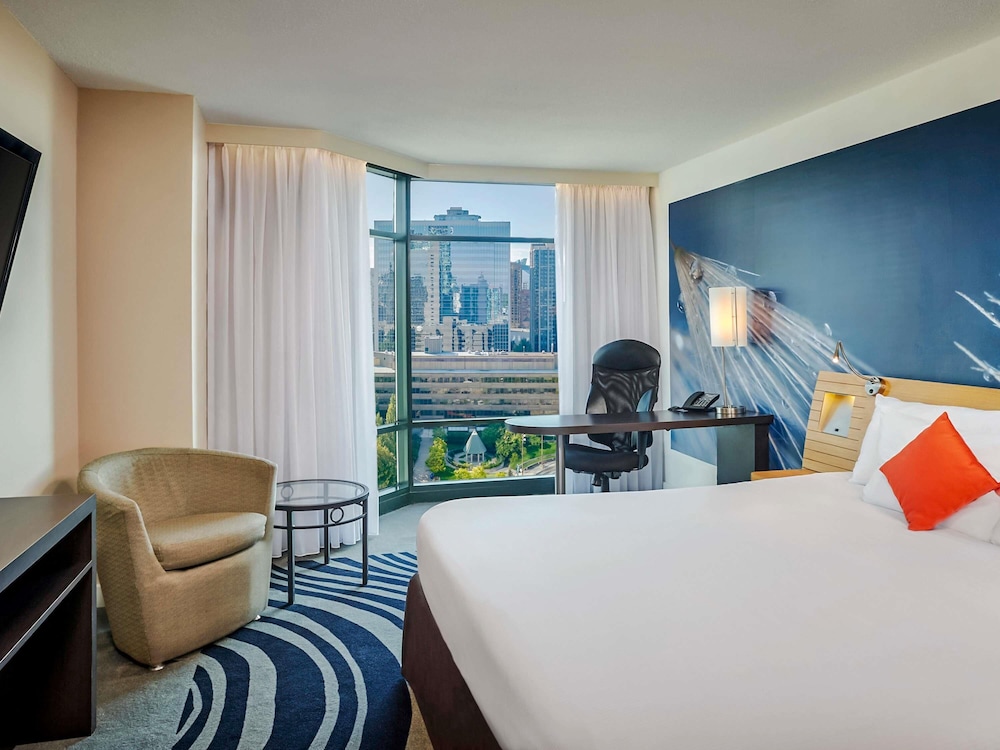 HABITACIÓN SUPERIOR con 1 cama king size del hotel Novotel Toronto North York