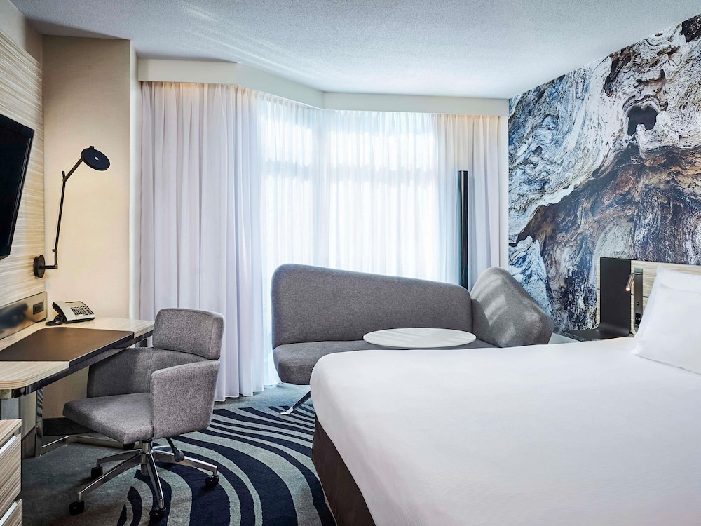 Habitación ejecutiva con 1 cama king size del hotel Novotel Toronto North York. Foto 1